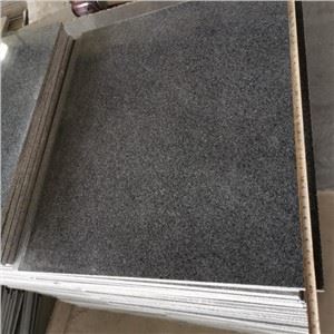 Đá granite màu xám đậm vượt trội