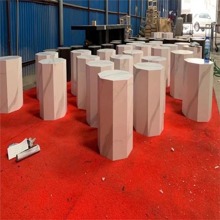 Sintered Stone tables and columns