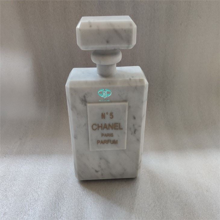 Chai nước hoa bằng đá cẩm thạch