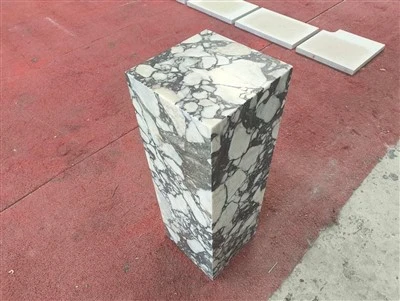Cột vuông đá cẩm thạch Bulgari để trang trí nhà